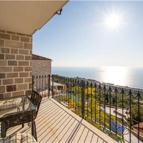 2 Bedroom Apartment with 2 Shared Pools, sleeps 4